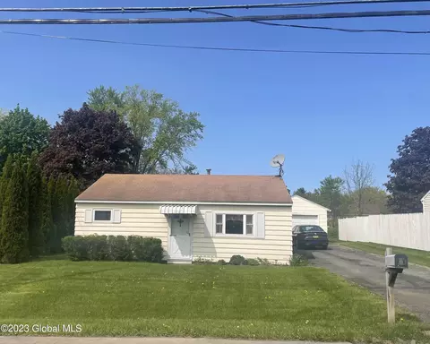 31 Riverview Dr, Niskayuna, NY 12309