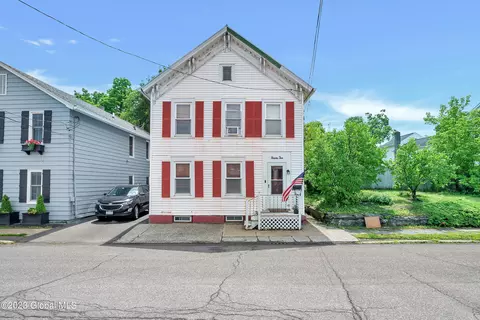 92 N 7th, Hudson, NY 12534