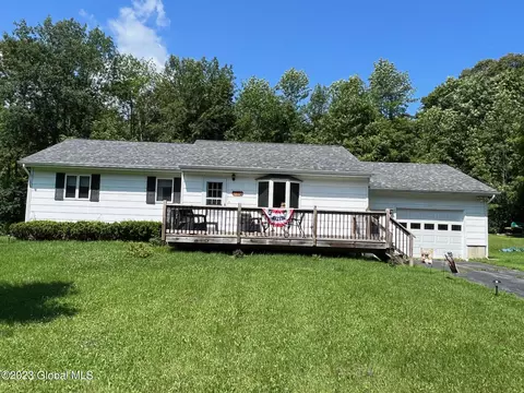 743 Point Rd, Willsboro, NY 12996