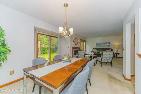 72 Commonwealth Dr, Glenmont, NY 12077 photo 9