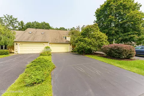 72 Commonwealth Dr, Glenmont, NY 12077