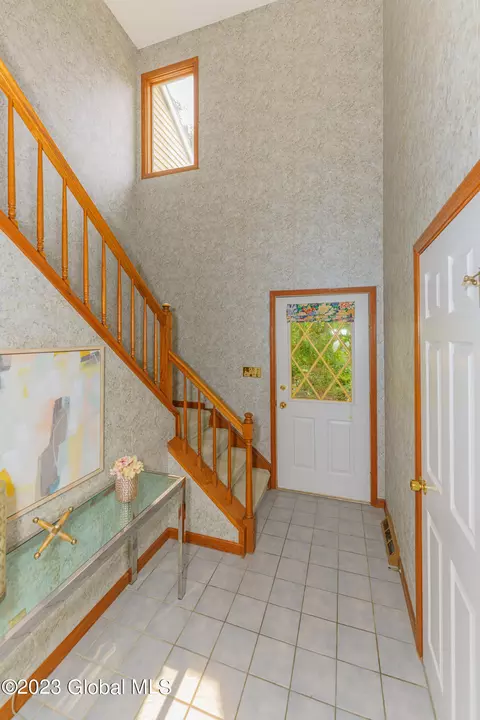 72 Commonwealth Dr, Glenmont, NY 12077 photo 3