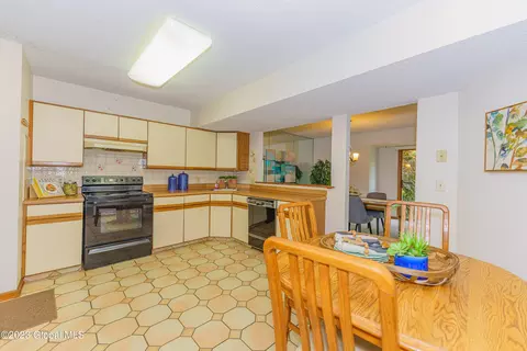 72 Commonwealth Dr, Glenmont, NY 12077 photo 10