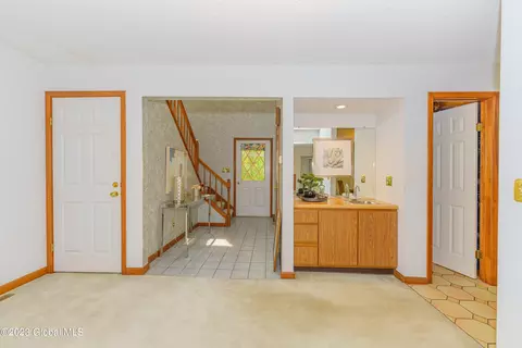 72 Commonwealth Dr, Glenmont, NY 12077 photo 5