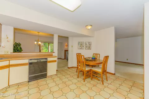 72 Commonwealth Dr, Glenmont, NY 12077 photo 13