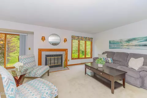 72 Commonwealth Dr, Glenmont, NY 12077 photo 6