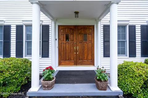 17 Duchess Path, Halfmoon, NY 12065 photo 3
