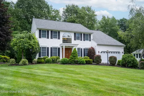 17 Duchess Path, Halfmoon, NY 12065 photo 4