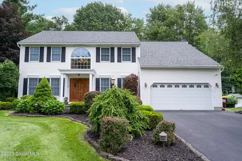 17 Duchess Path, Halfmoon, NY 12065