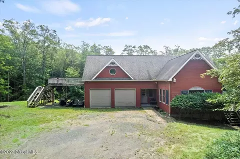 336 Stuffle St, Cropseyville, NY 12052