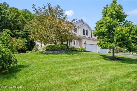 56 Oakmont St, Niskayuna, NY 12309
