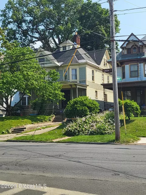 1004 Union St, Schenectady, NY 12308 photo 2