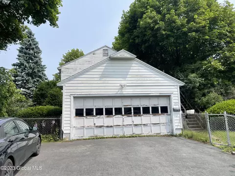 2202 12th St, Troy, NY 12180