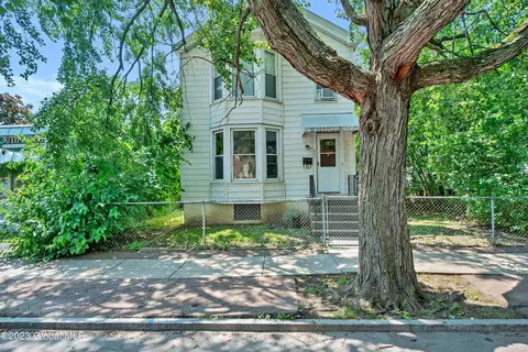 425 3rd St, Troy, NY 12180