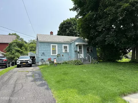 4 Maple Ave, Gloversville, NY 12078