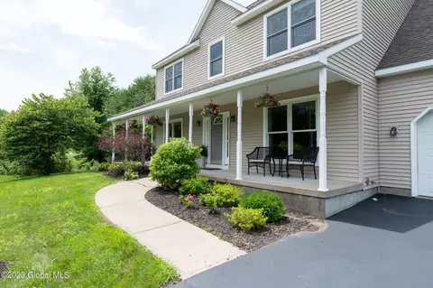 9 Thomas Dr, Wynantskill, NY 12198