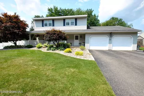 4 Glenmore Dr, Schenectady, NY 12309