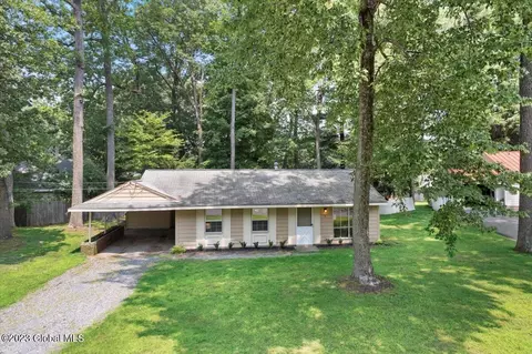 5 Frederick Ln, Ballston Spa, NY 12020