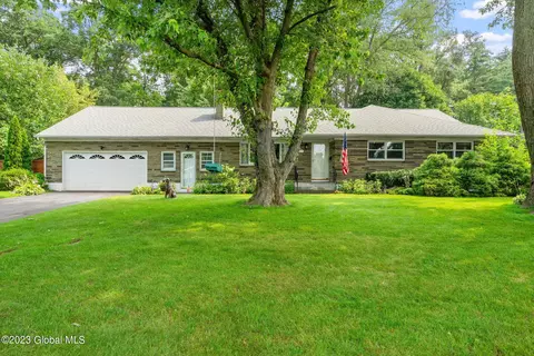 101 Okara Dr, Schenectady, NY 12303