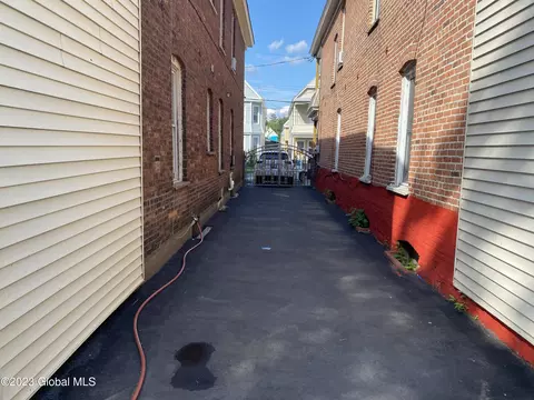 808 Grant Ave, Schenectady, NY 12307 photo 4