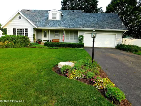 61 Traver Rd, Wilton, NY 12831