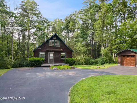 917 Saratoga Rd, Gansevoort, NY 12831