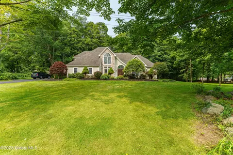 55 Wincoma Ln, Queensbury, NY 12804