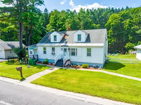 1719 Ny- 7, Troy, NY 12180