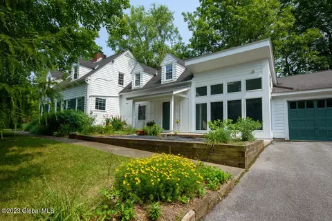 2917 Rosendale Rd, Niskayuna, NY 12309