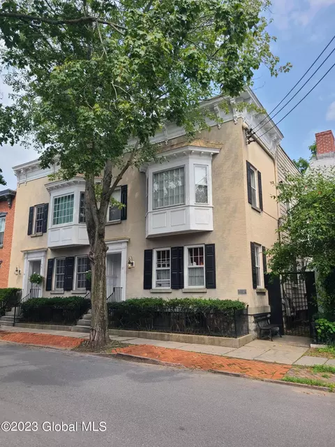 37 Front St #2, Schenectady, NY 12305