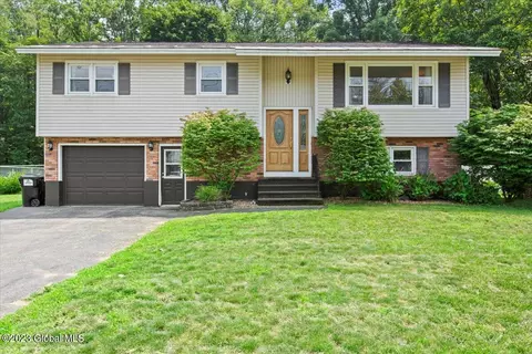 340 Masullo Pkwy, Schenectady, NY 12306