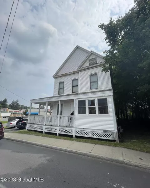 2 S Lake Ave, Troy, NY 12180