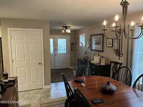 54 Cobblestone Ct, Schenectady, NY 12306 photo 2
