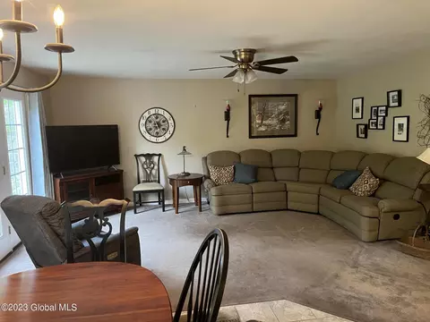 54 Cobblestone Ct, Schenectady, NY 12306 photo 6