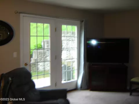 54 Cobblestone Ct, Schenectady, NY 12306 photo 8