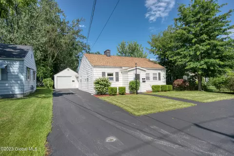 20 Harriet St, Colonie, NY 12205