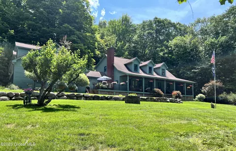 418 S Shore Rd, Edinburg, NY 12134
