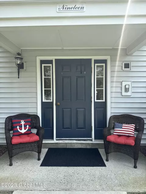 174 Cedarview Ln, Watervliet, NY 12189