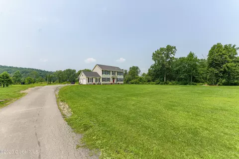 665 Tamarac Rd, Troy, NY 12180