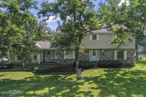 2118 Orchard Park Dr, Niskayuna, NY 12309