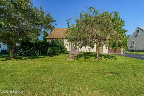 101 Polsin Dr, Schenectady, NY 12303