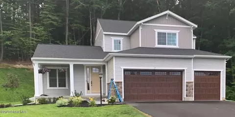 22 Wetherby Ct, Cohoes, NY 12047
