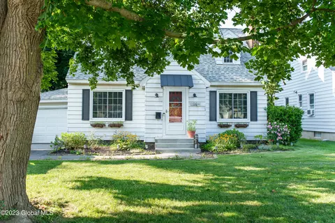 104 Horstman Dr, Glenville, NY 12302