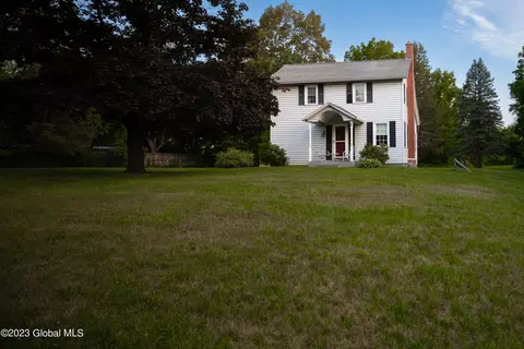 15 Schodack Dr, Castleton On Hudson, NY 12033