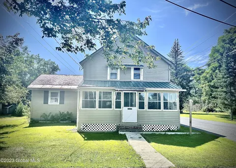 69 Quaker St, Granville, NY 12832