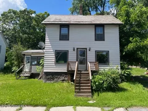 52 Saunders St, Whitehall, NY 12887