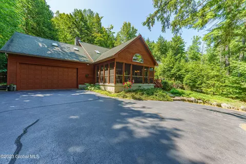 416 E Shore Dr, Adirondack, NY 12808