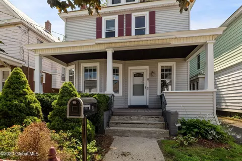 82 Snowden Ave, Schenectady, NY 12304