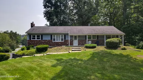 46 Raylinsky Rd, Ballston Lake, NY 12019