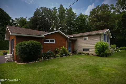23 Orchard Rd, Castleton On Hudson, NY 12033